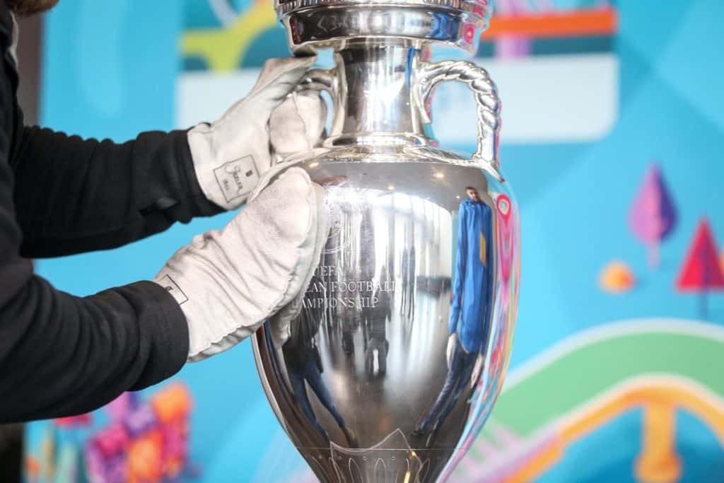 Der UEFA Euro Pokal - Wer wird Europameister 2024? (Copyright depositphotos.com)
