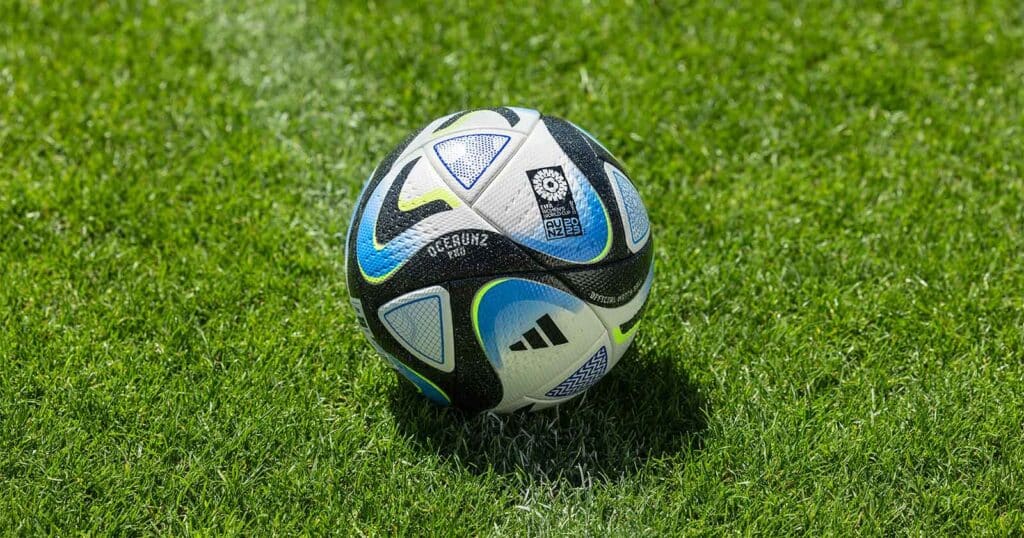 Der WM 2023 Spielball ist auch gleichzeitig der Spielball für die EM Quali 2024 (Foto adidas)