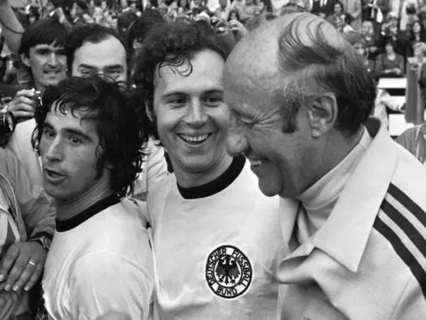 Franz Beckenbauer wird Weltmeister 1974 (Foto AFP)