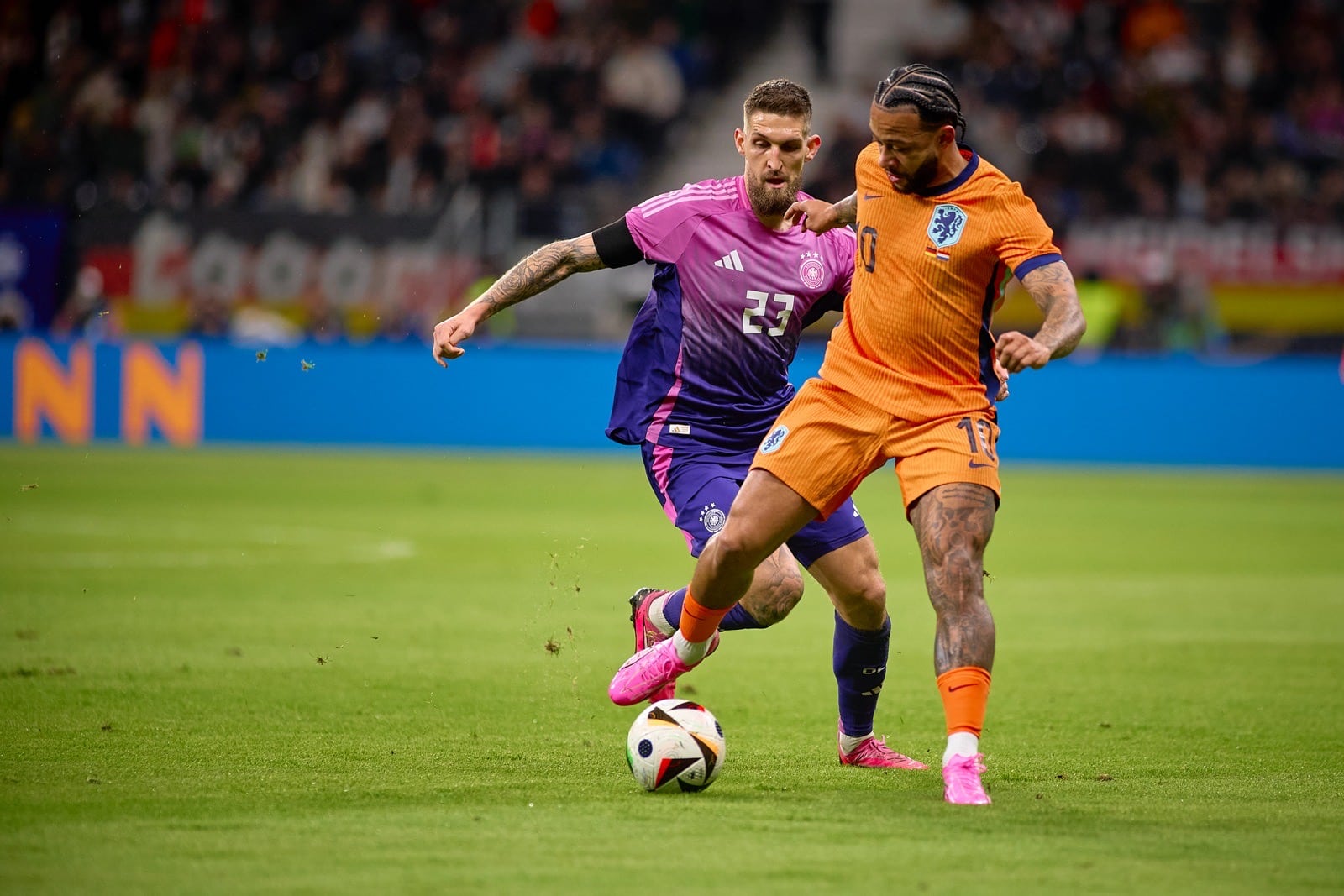 Robert Andrich im neuen DFB Away Trikot im, März 2024 gegen die Niederlande (Foto Depositphotos.com)