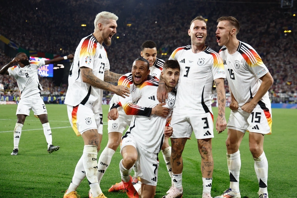 Kai Havertz erzielt das 1:0 für Deutschland gegen Dänemark im EM-Achtelfinale (Photo by KENZO TRIBOUILLARD / AFP)