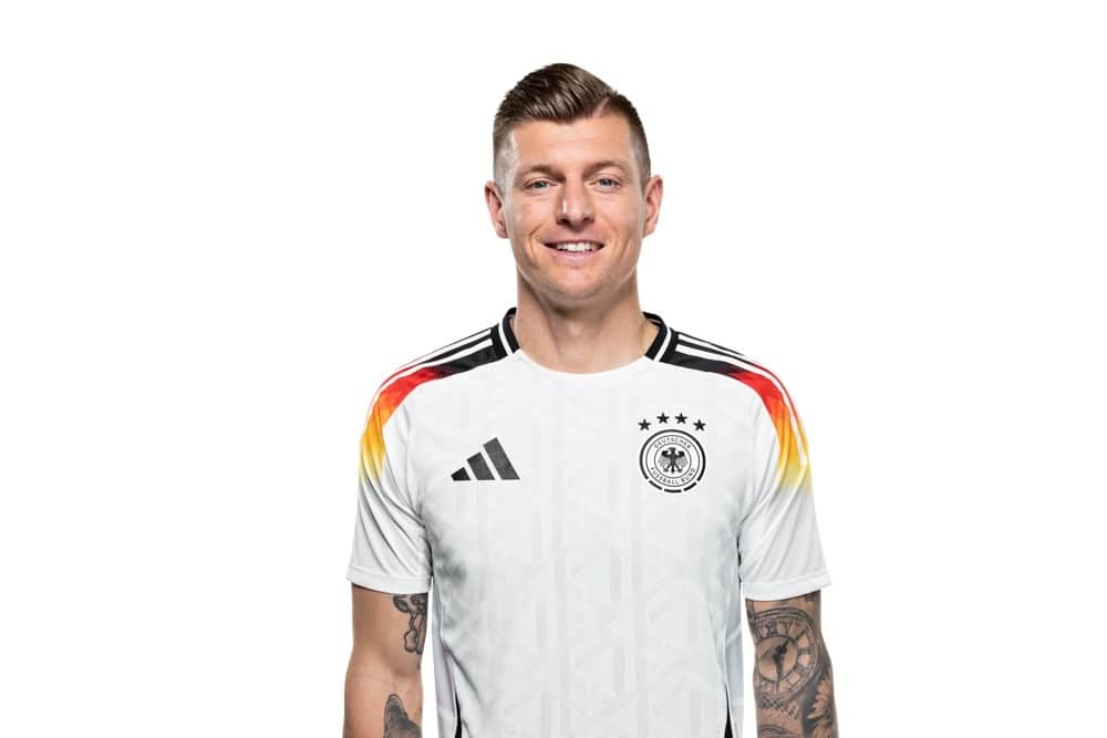 Toni Kroos im neuen DFB Trikot 2024 - Foto: Thomas Boecker/DFB