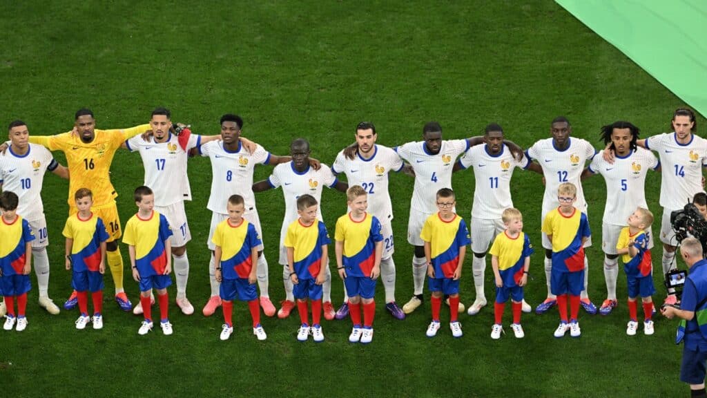 Die französische Nationalmannschaft vor dem EM Halbfinale gegen Frankreich in München a, 9.7.2024 (Photo by THOMAS KIENZLE / AFP)