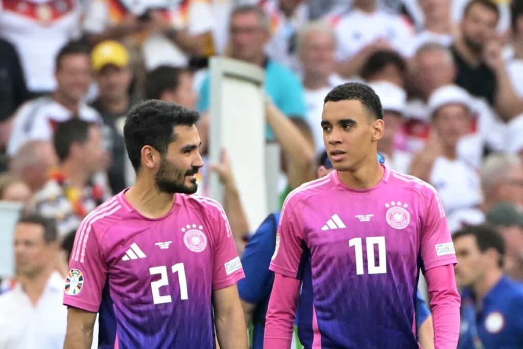 Ilkay Gundogan und Jamal Musiala gegen Ungarn in der EM Vorrunde in Stuttgart am 19.Juni 2024. (Photo by DAMIEN MEYER / AFP)