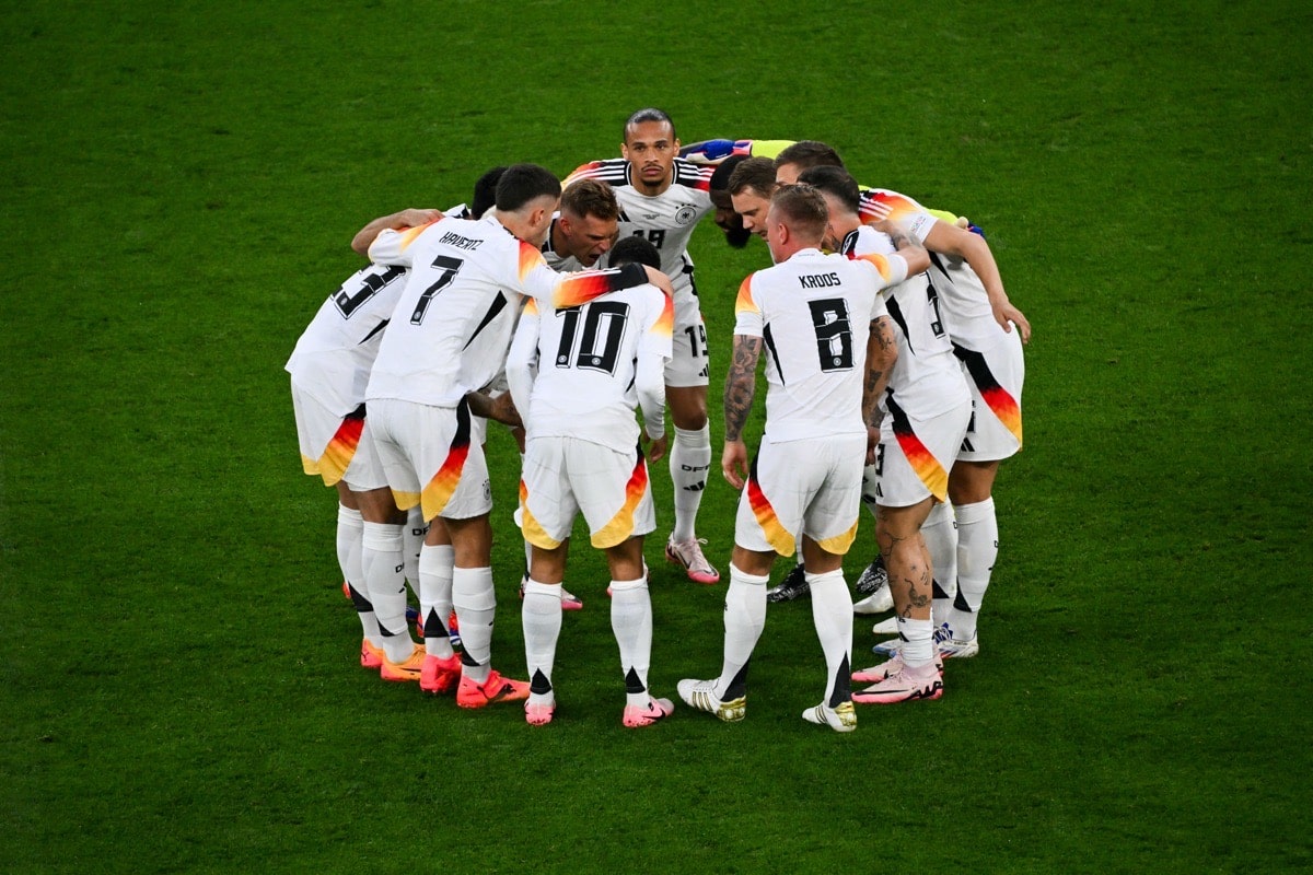 Die deutsche Fußballnationalmannschaft vor dem Achtelfinale gegen Dänemark am 29.06. in Dortmund (Photo by Alberto PIZZOLI / AFP)